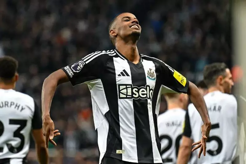 ألكسندر إيزاك مهاجم نيوكاسل